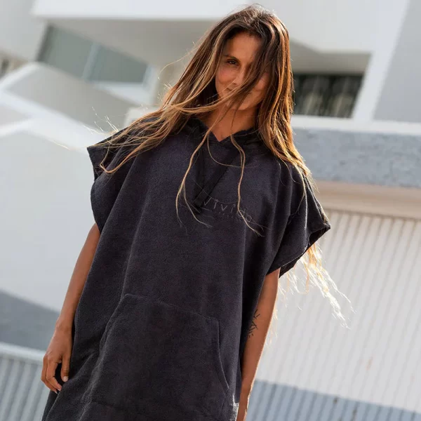 Vivida Essential Surf Poncho  – Choix de couleur disponible! - Image 2
